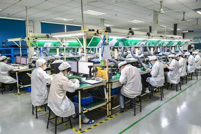 东莞企业开足马力抓生产，电子产品技术研发迎来新突破